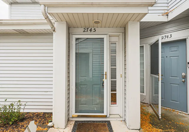 Photo 3 of Townhouse for sale at 2745 Odlum Dr, Schaumburg, IL 60194 | MLS# 12753756 | Listing updated on 2026-10-11