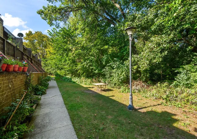 Photo 2 of Townhouse for sale at 607 Kenneth Cir, Elgin, IL 60120 | MLS# 12753762 | Listing updated on 2026-09-21