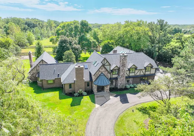 Photo 1 of Single family home for sale at 1899 Hilltop Ln, Bannockburn, IL 60015 | MLS# 12753763 | Listing updated on 2026-09-14