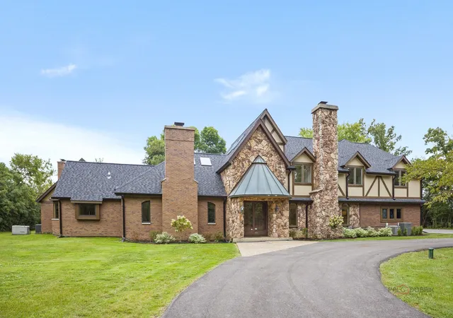 Photo 3 of Single family home for sale at 1899 Hilltop Ln, Bannockburn, IL 60015 | MLS# 12753763 | Listing updated on 2026-09-14