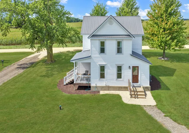 Photo 3 of Single family home for sale at 2869 N Fawver Rd, Freeport, IL 61032 | MLS# 12753769 | Listing updated on 2026-10-09