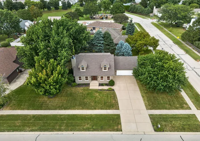 Photo 2 of Single family home for sale at 309 E Somonauk St, Yorkville, IL 60560 | MLS# 12753773 | Listing updated on 2026-10-05