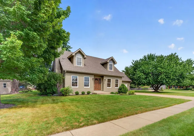 Photo 3 of Single family home for sale at 309 E Somonauk St, Yorkville, IL 60560 | MLS# 12753773 | Listing updated on 2026-10-09
