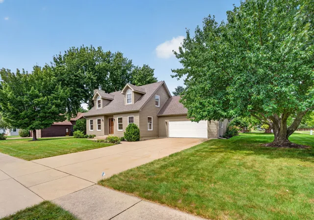 Photo 4 of Single family home for sale at 309 E Somonauk St, Yorkville, IL 60560 | MLS# 12753773 | Listing updated on 2026-10-09