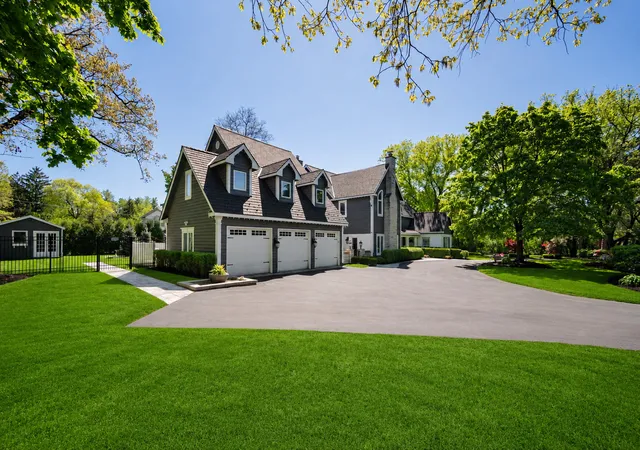 Photo 3 of Mansion for sale at 2 Hickory Ln, Northbrook, IL 60062 | MLS# 12753780 | Listing updated on 2026-10-17