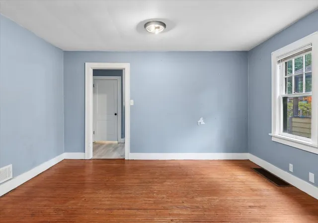 Photo 4 of House for sale at 832 N 11th Street, De Kalb, IL 60115 | MLS# 12753785 | Listing updated on 2026-09-28