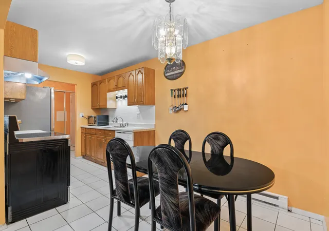 Photo 4 of Condo for sale at 850 E Old Willow Rd #211, Prospect Heights, IL 60070 | MLS# 12753789 | Listing updated on 2026-10-05