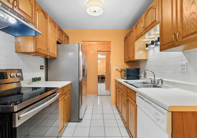 Photo 3 of Condo for sale at 850 E Old Willow Rd #211, Prospect Heights, IL 60070 | MLS# 12753789 | Listing updated on 2026-10-05