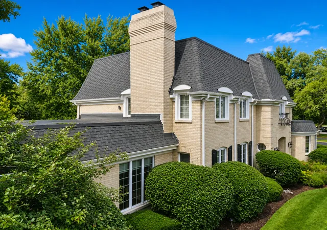 Photo 2 of Single family home for sale at 2 Gregory Ln, South Barrington, IL 60010 | MLS# 12753794 | Listing updated on 2026-09-16