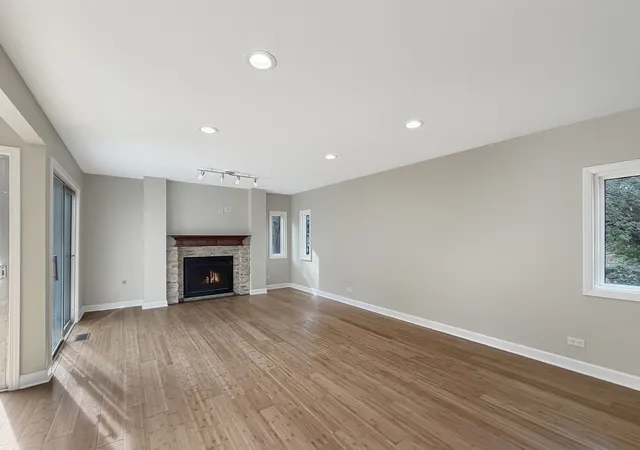 Photo 3 of Townhouse for sale at 647 Darien Ct, Hoffman Estates, IL 60169 | MLS# 12753798 | Listing updated on 2026-09-22