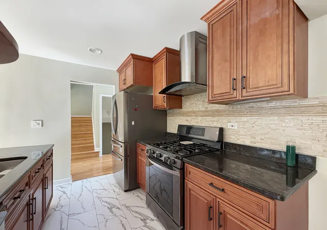 Photo 4 of Townhouse for sale at 647 Darien Ct, Hoffman Estates, IL 60169 | MLS# 12753798 | Listing updated on 2026-09-22