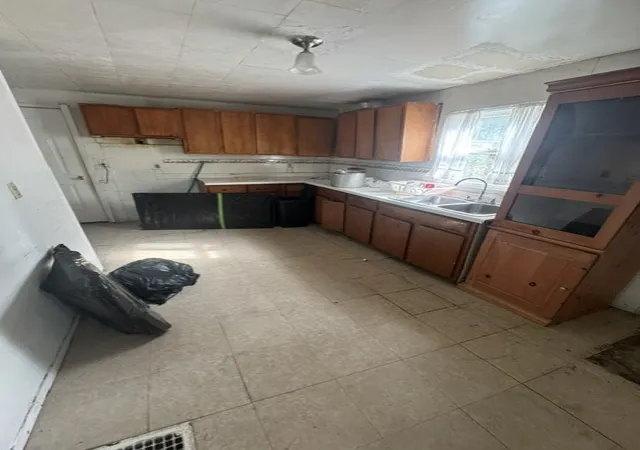 Photo 4 of Single family home for sale at 308 Superior St, Aurora, IL 60505 | MLS# 12753813 | Listing updated on 2026-09-19