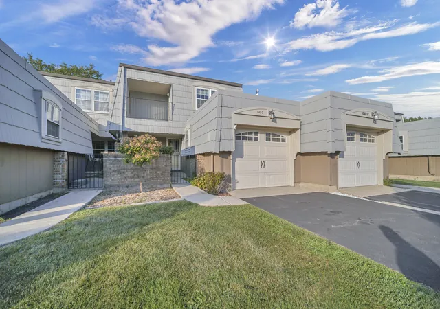 Photo 3 of Townhouse for sale at 640 Burgundy Ct #D, Elk Grove Village, IL 60007 | MLS# 12753820 | Listing updated on 2026-09-16