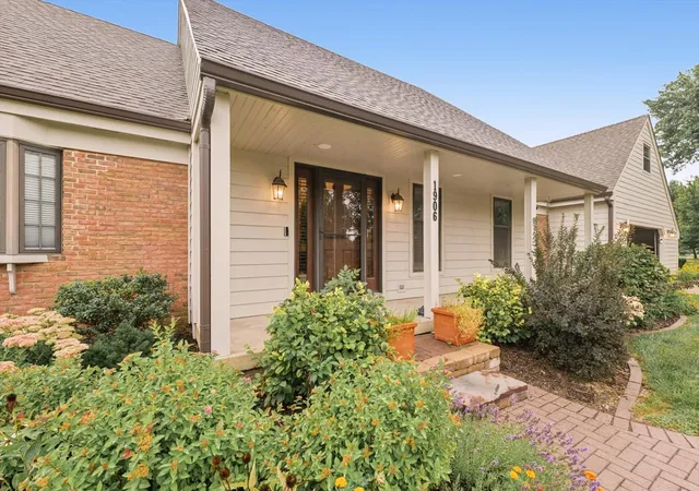 Photo 4 of Single family home for sale at 1906 Trout Valley Dr, Champaign, IL 61822 | MLS# 12753822 | Listing updated on 2026-10-07