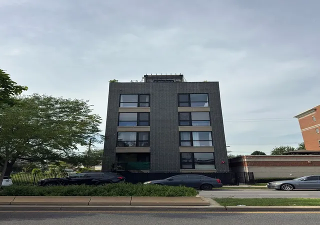 Condo for sale at 5914 N Lincoln Ave #2E, Chicago, IL 60659 | MLS# 12753825