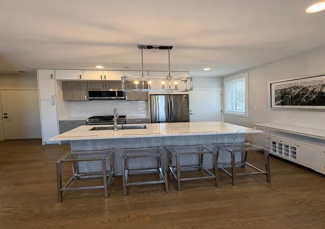 Photo 2 of Condo for sale at 5914 N Lincoln Ave #2E, Chicago, IL 60659 | MLS# 12753825 | Listing updated on 2026-09-15
