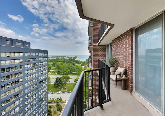 Listing Photo 2 - Condo for sale in building located at 4170 N Marine Dr, Chicago, IL 60613 - Unit #16H