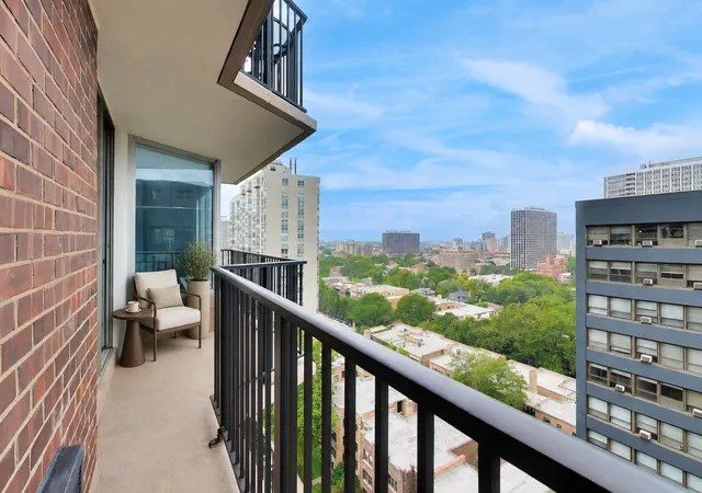 Listing Photo 3 - Condo for sale in building located at 4170 N Marine Dr, Chicago, IL 60613 - Unit #16H