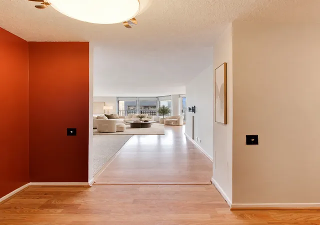 Listing Photo 4 - Condo for sale in building located at 4170 N Marine Dr, Chicago, IL 60613 - Unit #16H