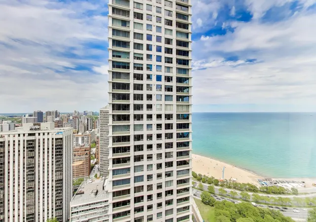 Listing Photo 4 - Condo for sale in building located at 950 N Michigan Ave, Chicago, IL 60611 - Unit #3103