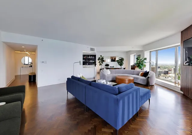 Listing Photo 5 - Condo for sale in building located at 950 N Michigan Ave, Chicago, IL 60611 - Unit #3103