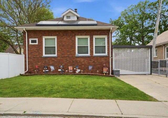 Single family home for sale at 1615 W Beverly Glen Pkwy, Chicago, IL 60643 | MLS# 12753841 | Listing updated on 2026-09-14