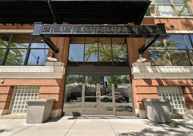Photo 2 of Condo for sale at 1040 W Adams St #358, Chicago, IL 60607 | MLS# 12753842 | Listing updated on 2026-09-14