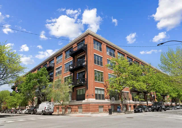 Photo 3 of Condo for sale at 1040 W Adams St #358, Chicago, IL 60607 | MLS# 12753842 | Listing updated on 2026-09-14
