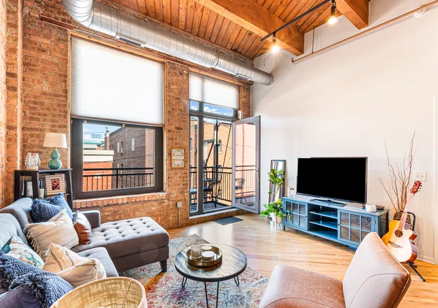 Photo 4 of Condo for sale at 1040 W Adams St #358, Chicago, IL 60607 | MLS# 12753842 | Listing updated on 2026-09-14