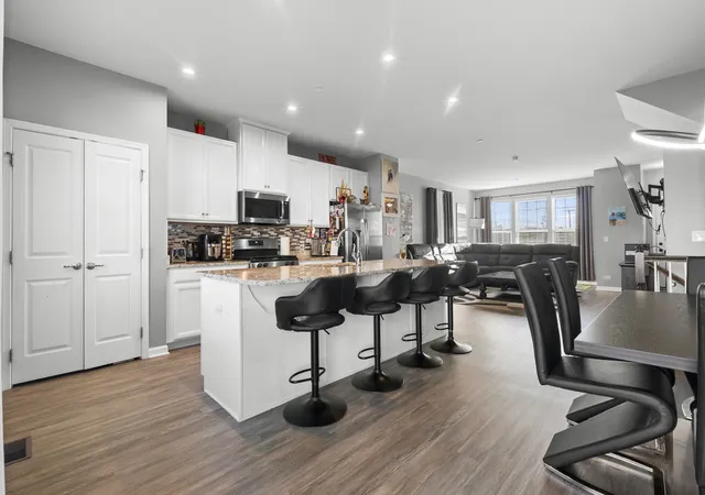 Photo 3 of Townhouse for sale at 47 Nicholas Dr E, Des Plaines, IL 60016 | MLS# 12753846 | Listing updated on 2026-09-14