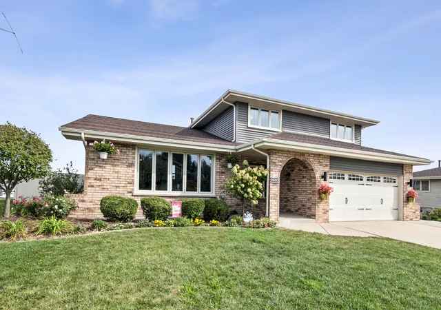 Single family home for sale at 8930 Poplar St, Tinley Park, IL 60487 | MLS# 12753862