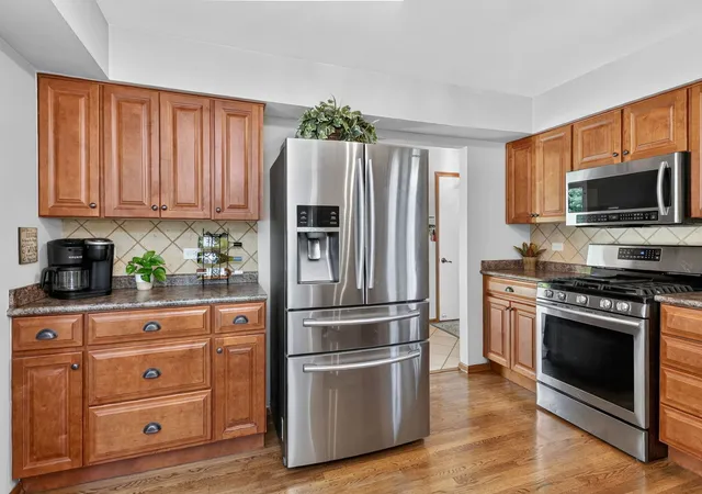 Photo 4 of Townhouse for sale at 319 Jamatt Ct, Naperville, IL 60540 | MLS# 12753863 | Listing updated on 2026-09-27
