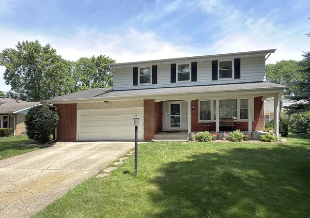Photo 1 of Single family home for sale at 2022 E Woodview Dr, Mount Prospect, IL 60056 | MLS# 12753867 | Listing updated on 2026-09-14