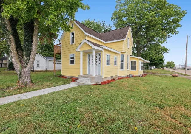 Single family home for sale at 705 S Court St, Tuscola, IL 61953 | MLS# 12753874