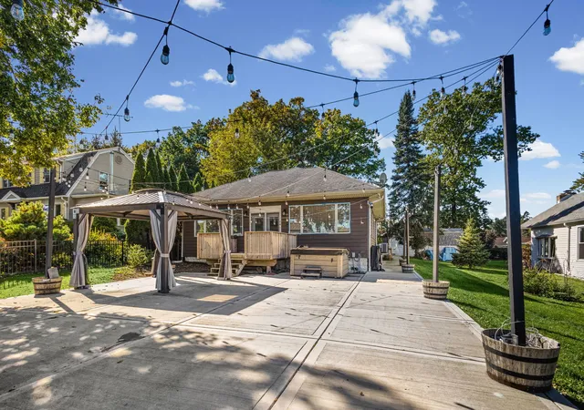 Photo 3 of Single family home for sale at 42071 N Old Lake Ave, Antioch, IL 60002 | MLS# 12753884 | Listing updated on 2026-10-08
