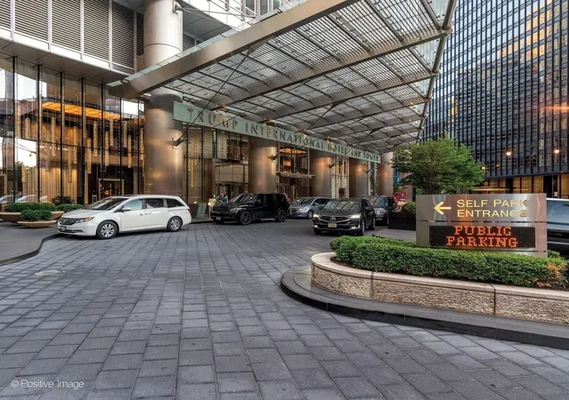 Listing Photo 2 - Condo for sale in Trump International Tower Chicago located at 401 N Wabash Ave, Chicago, IL 60611 - Unit #30J
