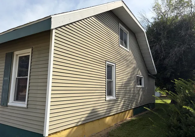 Photo 2 of Single family home for sale at 323 W Chestnut St, Mason City, IL 62664 | MLS# 12753889 | Listing updated on 2026-09-14
