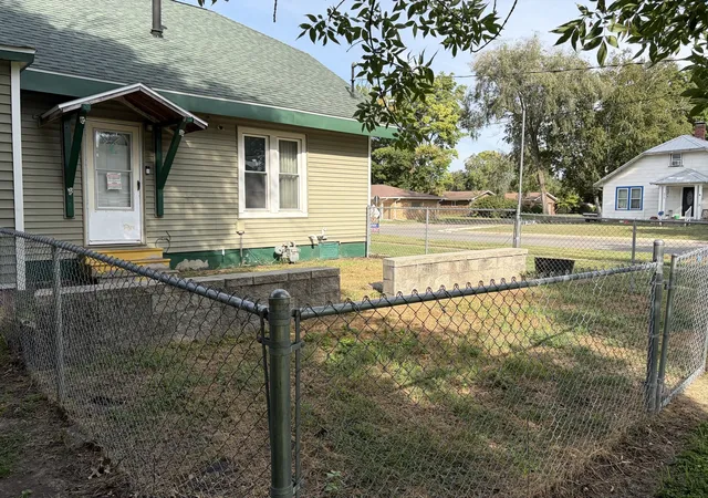 Photo 4 of Single family home for sale at 323 W Chestnut St, Mason City, IL 62664 | MLS# 12753889 | Listing updated on 2026-09-14