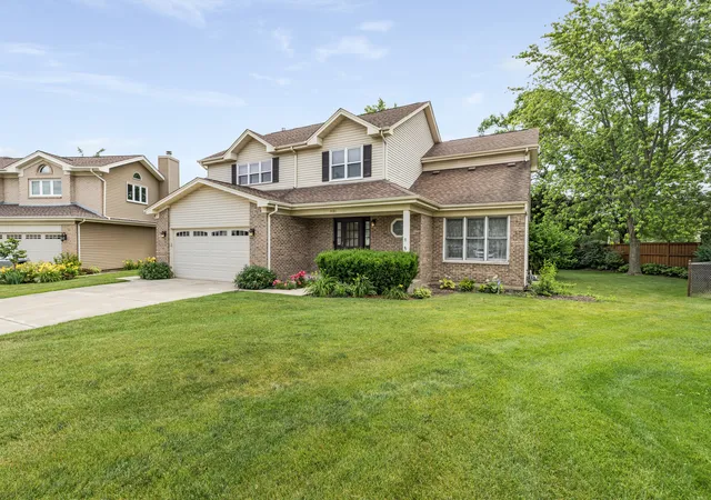 Photo 3 of Single family home for sale at 1121 Russetwood Ct, Wheeling, IL 60090 | MLS# 12753891 | Listing updated on 2026-10-05