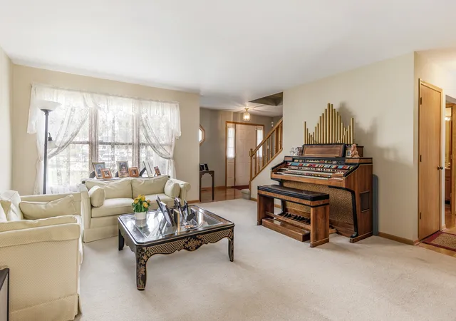 Photo 4 of Single family home for sale at 1121 Russetwood Ct, Wheeling, IL 60090 | MLS# 12753891 | Listing updated on 2026-10-05