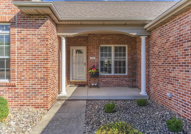 Photo 3 of Townhouse for sale at 22 Monarch Dr, Bloomington, IL 61704 | MLS# 12753892 | Listing updated on 2026-10-07