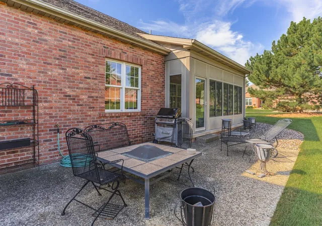 Photo 4 of Townhouse for sale at 22 Monarch Dr, Bloomington, IL 61704 | MLS# 12753892 | Listing updated on 2026-10-07