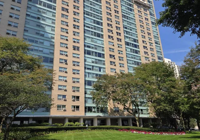 Photo 2 of Condo for sale at 3180 N Lake Shore Dr #5H, Chicago, IL 60657 | MLS# 12753912 | Listing updated on 2026-10-08
