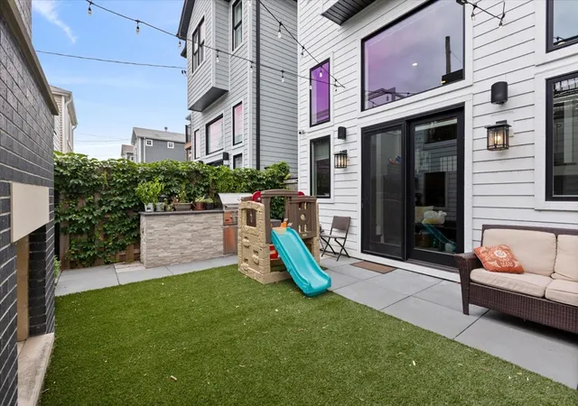 Photo 3 of Single family home for sale at 4100 N Oakley Ave, Chicago, IL 60618 | MLS# 12753914 | Listing updated on 2026-09-14