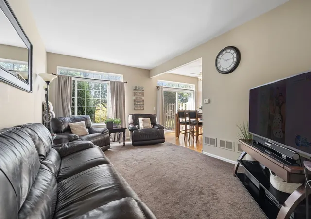 Listing Photo 4 - Condo for sale in building located at 8415 Stratford Dr, Tinley Park, IL 60487 - Unit #8415