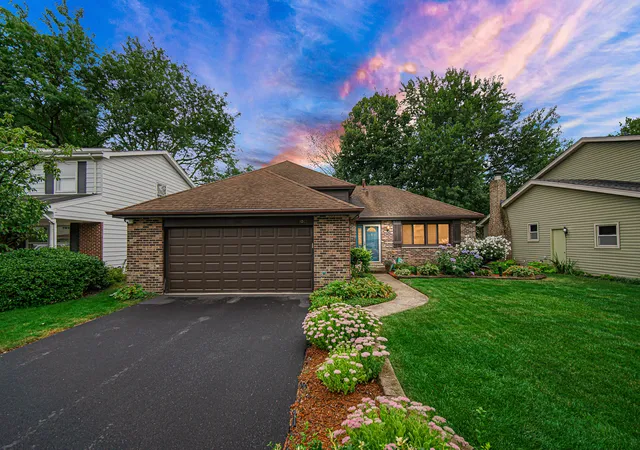 Photo 2 of Single family home for sale at 1061 185th Place, Homewood, IL 60430 | MLS# 12753922 | Listing updated on 2026-09-14