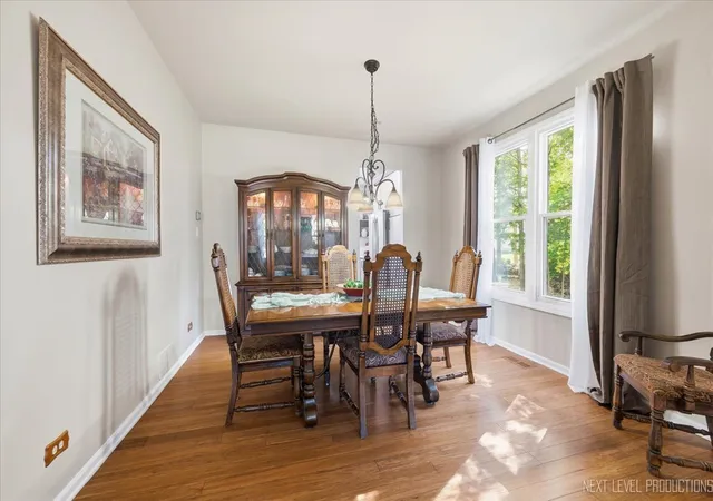 Photo 3 of Single family home for sale at 5 Fernwood Ct, Algonquin, IL 60102 | MLS# 12753930 | Listing updated on 2026-10-22