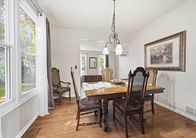 Photo 4 of Single family home for sale at 5 Fernwood Ct, Algonquin, IL 60102 | MLS# 12753930 | Listing updated on 2026-10-22