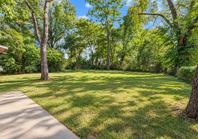 Photo 4 of Sale Pending at 209 S Stotlar St, Benton, IL 62812 | MLS# 12753934 | Listing updated on 2026-09-12
