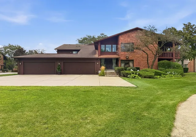Photo 1 of Condo for sale at 3105 Toulon Dr #E2, Northbrook, IL 60062 | MLS# 12753944 | Listing updated on 2026-09-16